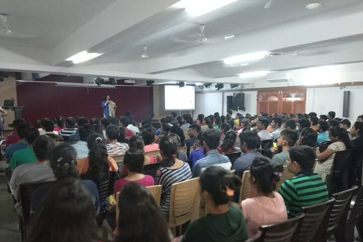 JG College of Commerce campus in Ahmedabad, Gujarat, India — photo 4