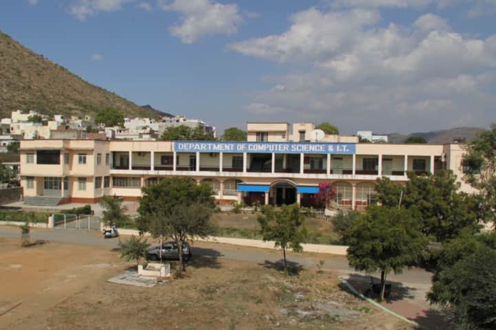 Janardan Rai Nagar Rajasthan Vidyapeeth campus in Udaipur, Rajasthan, India — photo 3