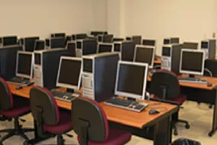 Dr BPS College campus in Agra, Uttar Pradesh, India — photo 4