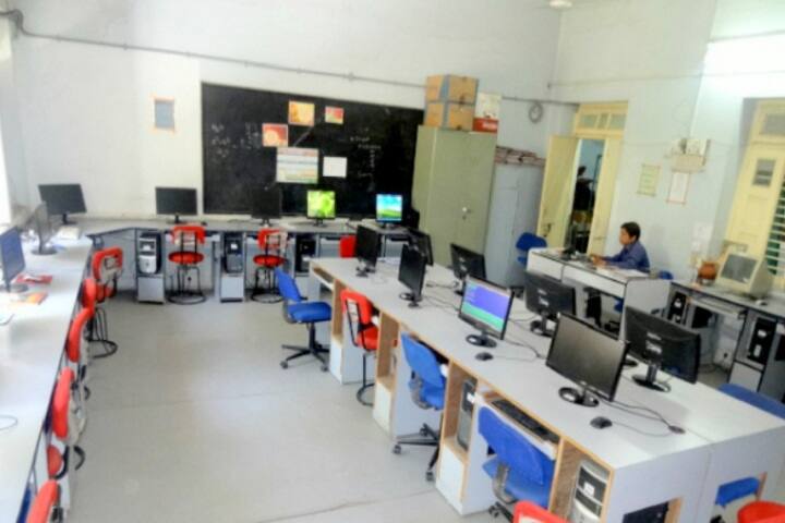 Rukmadevi Pannalal Laddha Maheshwari College campus in Indore, Madhya Pradesh, India — photo 6