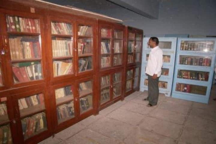 S C Mutha Aryangla Vaidyak Mahavidyalaya campus in Satara, Maharashtra, India — photo 4