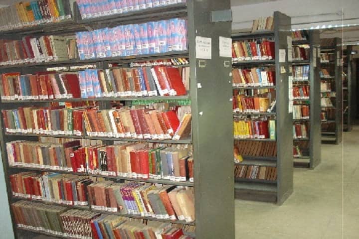 Shri Lal Bahadur Shastri National Sanskrit University campus in New Delhi, Delhi, India — photo 3