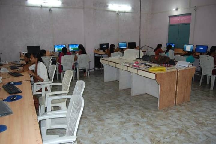 Women's College of Arts Commerce and Computer Application campus in Jalgaon, Maharashtra, India — photo 3