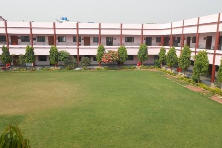 Ramadhin Singh Girls PG College campus in Lucknow, Uttar Pradesh, India — photo 2