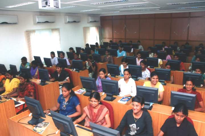 Heeralal Yadav Balika PG College campus in Lucknow, Uttar Pradesh, India — photo 2