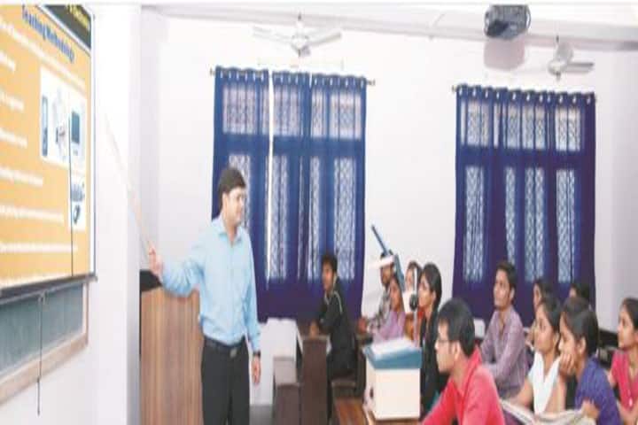Christian Eminent College campus in Indore, Madhya Pradesh, India — photo 3
