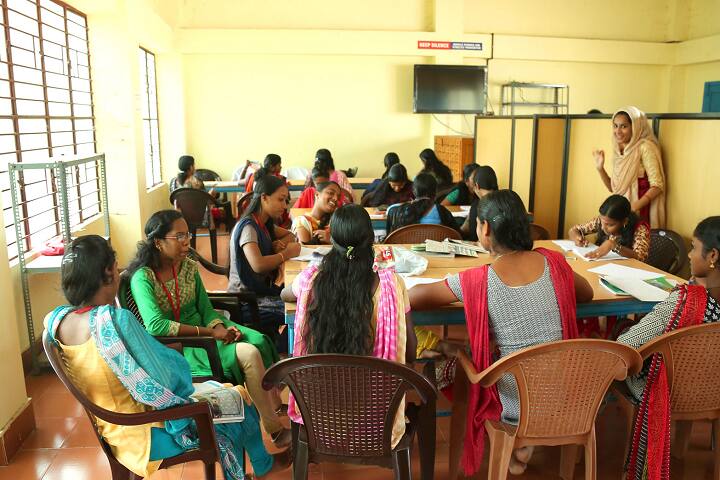 Devaswom Board College campus in Thalayolaparambu, Kerala, India — photo 3