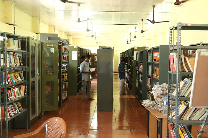 Devaswom Board College campus in Thalayolaparambu, Kerala, India — photo 4