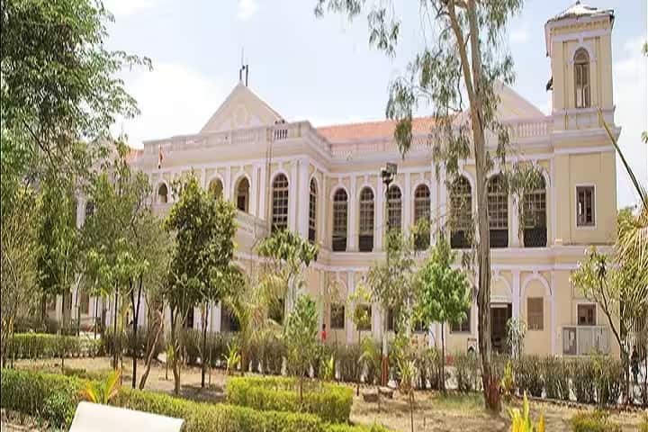 Government Holkar Science College campus in Indore, Madhya Pradesh, India — photo 1