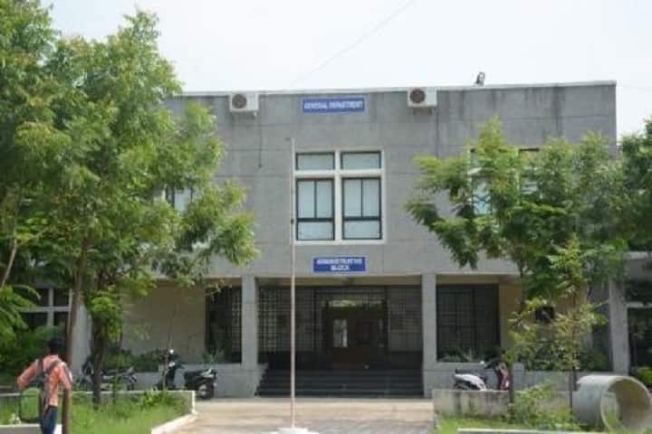 Government Engineering College campus in Godhra, Gujarat, India — photo 2