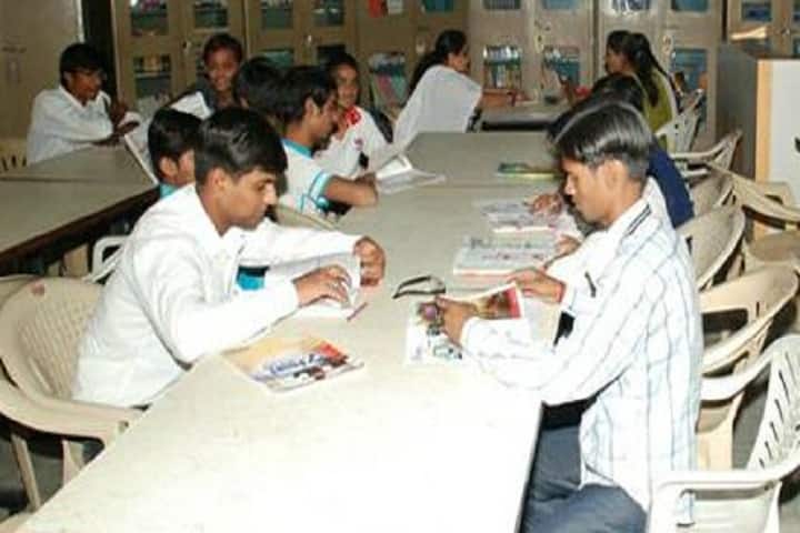 PD Pandya Mahila Commerce College campus in Ahmedabad, Gujarat, India — photo 3