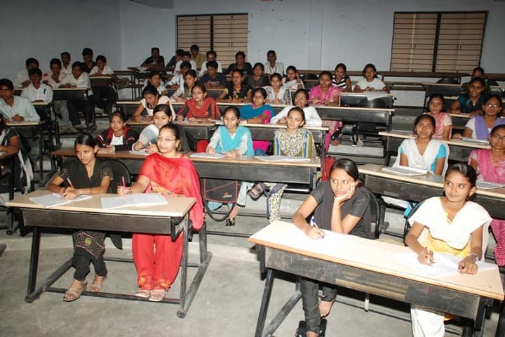 PD Pandya Mahila Commerce College campus in Ahmedabad, Gujarat, India — photo 4