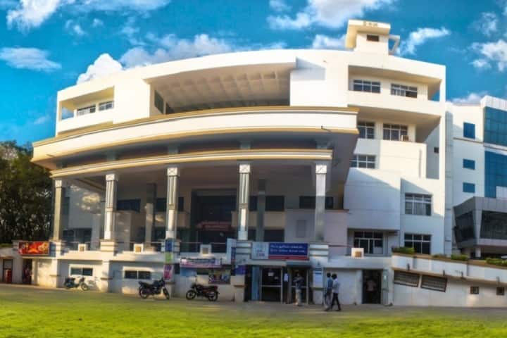 SRM Dental College campus in Chennai, Tamil Nadu, India — photo 1