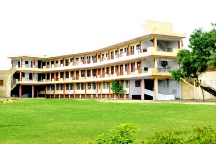 Shri Lal Bahadur Shashtri Arya Mahila College campus in Barnala, Punjab, India — photo 1