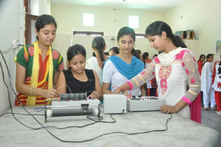 Shri Lal Bahadur Shashtri Arya Mahila College campus in Barnala, Punjab, India — photo 5