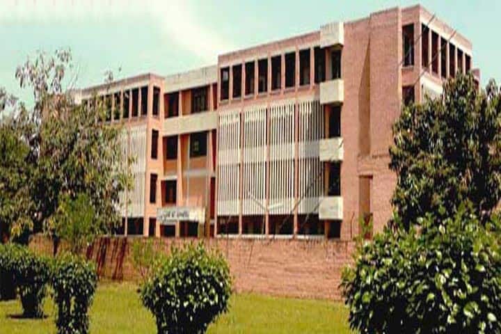 Shaheed Ram Singh Pathania Memorial College campus in Gurdaspur, Punjab, India — photo 1