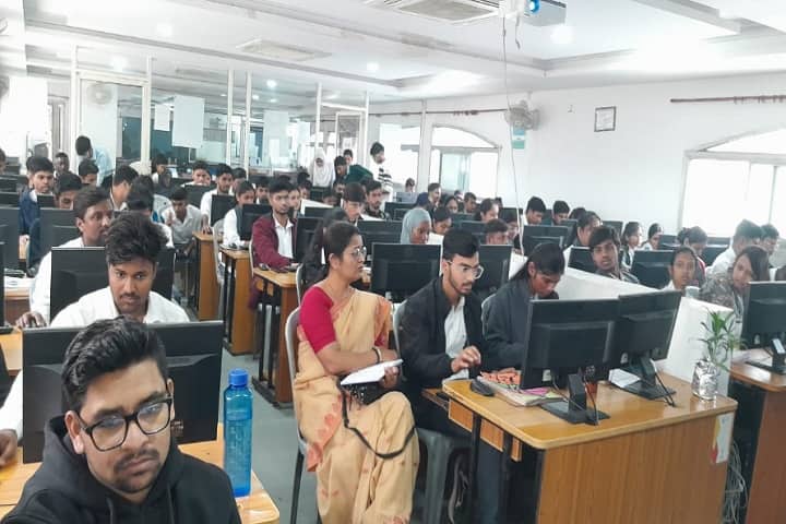 Career College campus in Bhopal, Madhya Pradesh, India — photo 4