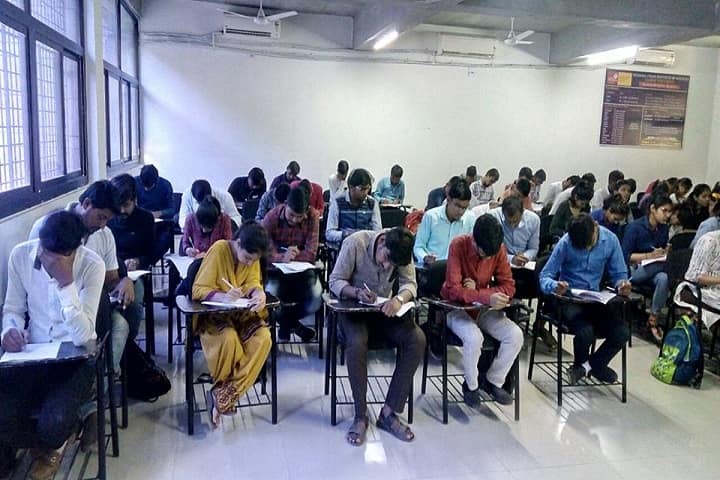 Mehsana Urban Institute of Sciences campus in Mehsana, Gujarat, India — photo 3