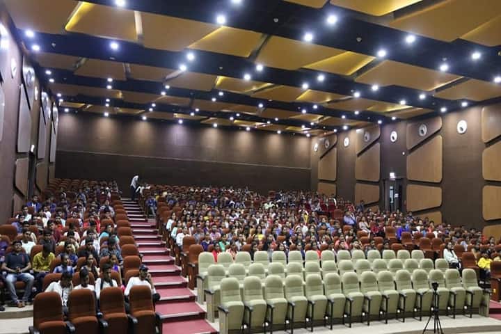 Mehsana Urban Institute of Sciences campus in Mehsana, Gujarat, India — photo 5