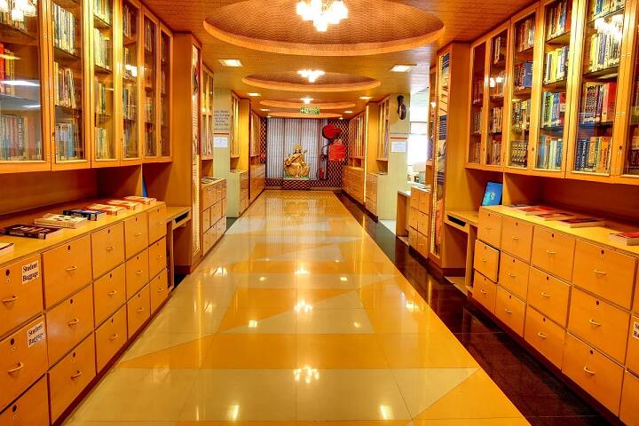 Thakur Polytechnic campus in Mumbai, Maharashtra, India — photo 4