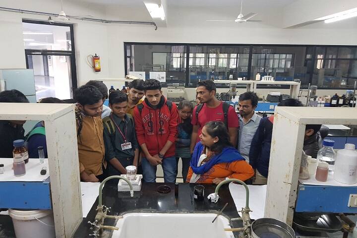 KK Shah Jarodwala Maninagar Science College campus in Ahmedabad, Gujarat, India — photo 3
