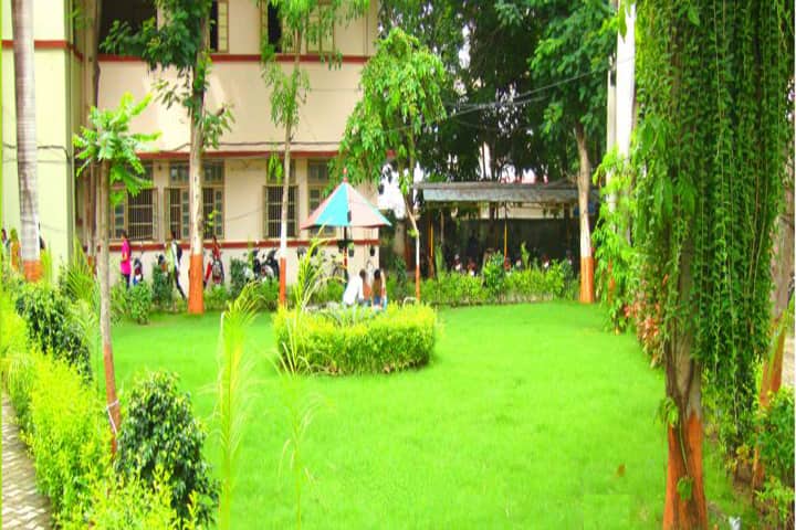 Sir KP College of Commerce campus in Surat, Gujarat, India — photo 2