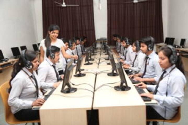 Surendra Group of Institutions campus in Sri Ganganagar, Rajasthan, India — photo 5