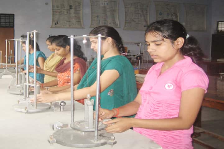 Rajkiya Mahila Snatkottar Mahavidyalaya campus in Banda, Uttar Pradesh, India — photo 2