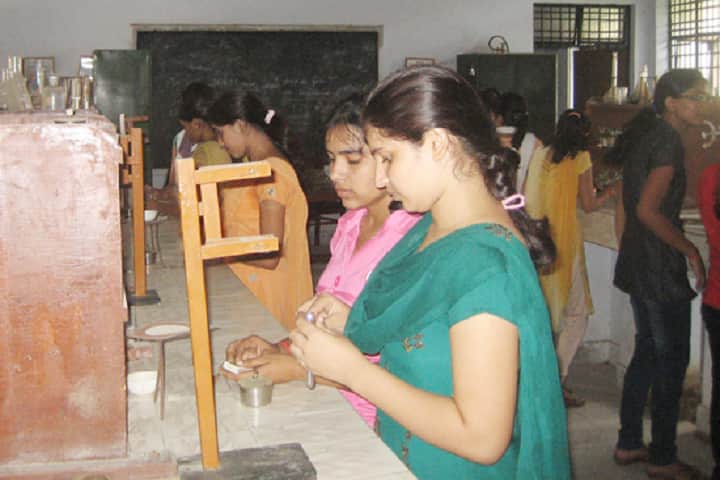 Rajkiya Mahila Snatkottar Mahavidyalaya campus in Banda, Uttar Pradesh, India — photo 3