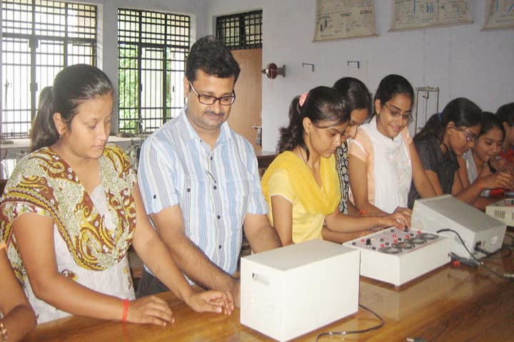 Rajkiya Mahila Snatkottar Mahavidyalaya campus in Banda, Uttar Pradesh, India — photo 6