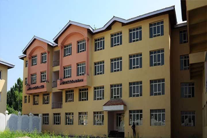 Government Dental College and Hospital campus in Srinagar, Jammu and Kashmir, India — photo 5