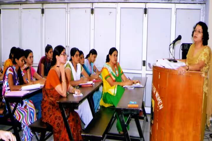 KVA DAV College For Women campus in Karnal, Haryana, India — photo 5