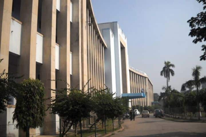 GSVM Medical College campus in Kanpur, Uttar Pradesh, India — photo 1
