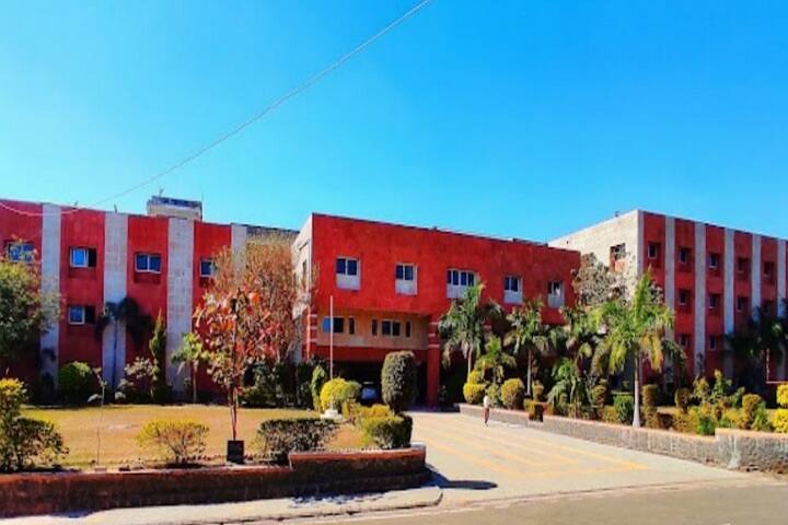 Shivajirao Kadam Institute of Pharmaceutical Education and Research campus in Indore, Madhya Pradesh, India — photo 1