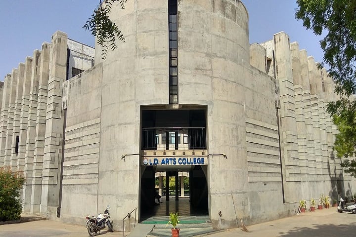 L D Arts College campus in Ahmedabad, Gujarat, India — photo 2