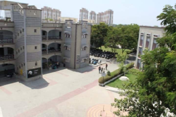 Ahmedabad Institute of Technology campus in Ahmedabad, Gujarat, India — photo 1
