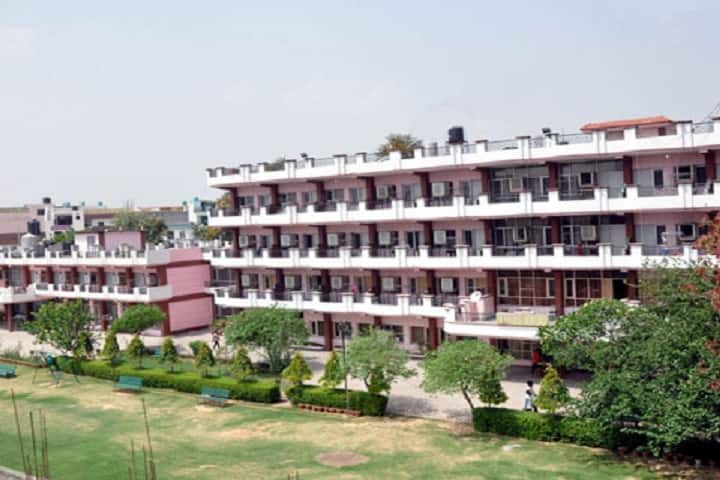 Dev Samaj College for Women campus in Chandigarh, India — photo 3