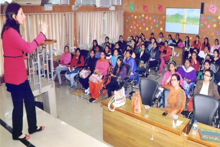 Dev Samaj College for Women campus in Chandigarh, India — photo 5
