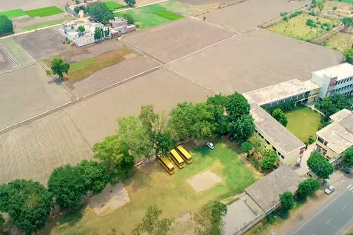 Swami Ganga Giri Janta Girls College campus in Gondwal, Punjab, India — photo 1