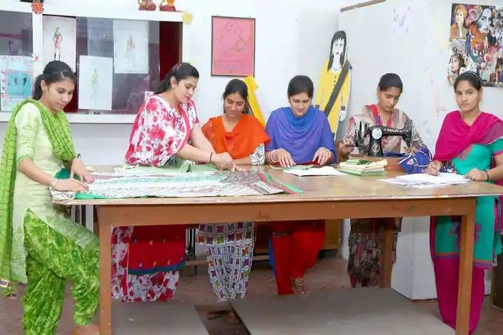 Swami Ganga Giri Janta Girls College campus in Gondwal, Punjab, India — photo 3