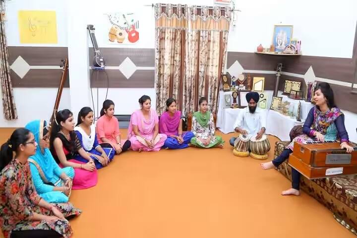 Swami Ganga Giri Janta Girls College campus in Gondwal, Punjab, India — photo 6