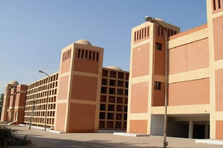 Government Dental College and Hospital campus in Jaipur, Rajasthan, India — photo 2