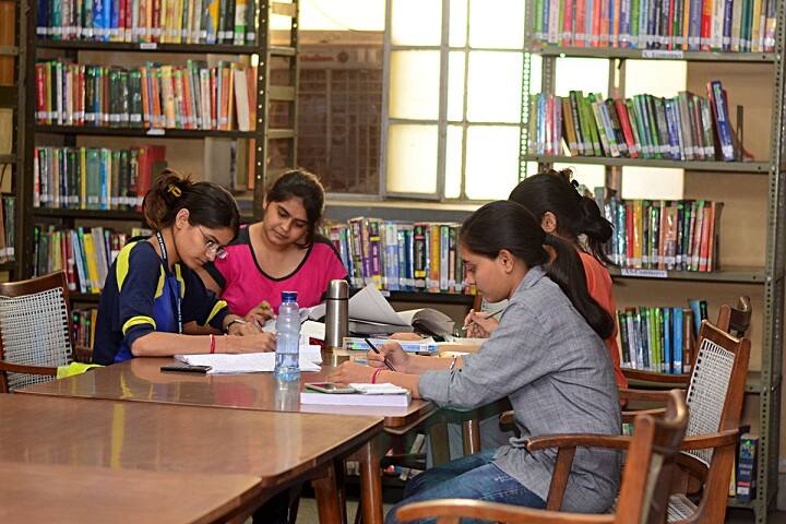 Kanoria PG Mahila Mahavidyalaya campus in Jaipur, Rajasthan, India — photo 2