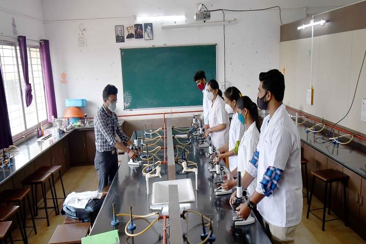 Vivekanand College campus in Kolhapur, Maharashtra, India — photo 5