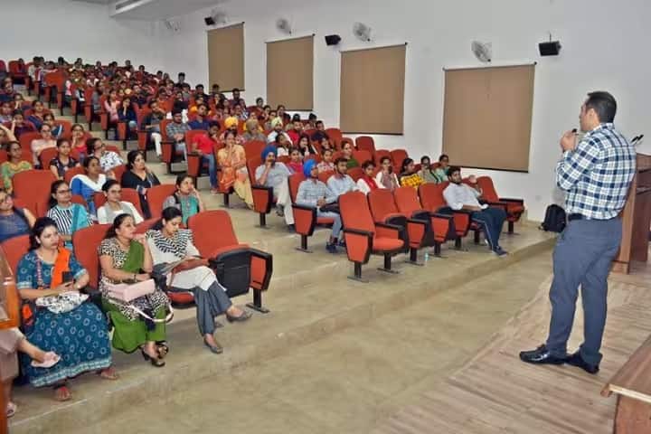 Multani Mal Modi College campus in Patiala, Punjab, India — photo 4