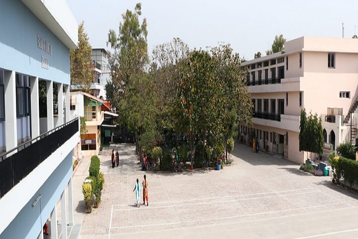 Sant Singh Sukha Singh College of Commerce for Women campus in Amritsar, Punjab, India — photo 2
