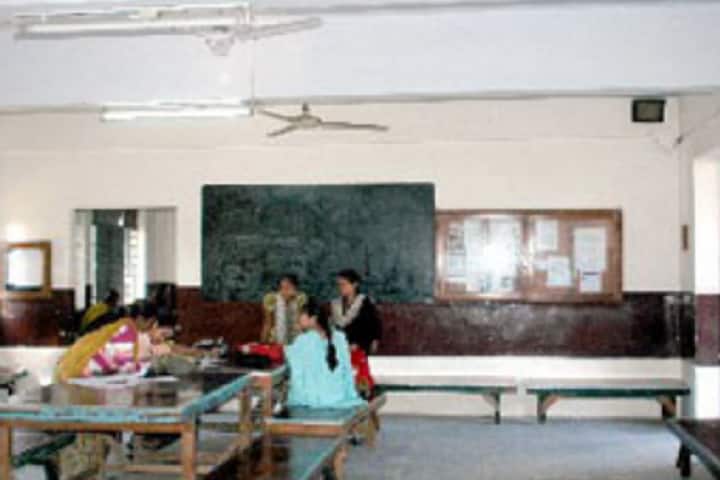 C C Sheth College of Commerce campus in Ahmedabad, Gujarat, India — photo 3