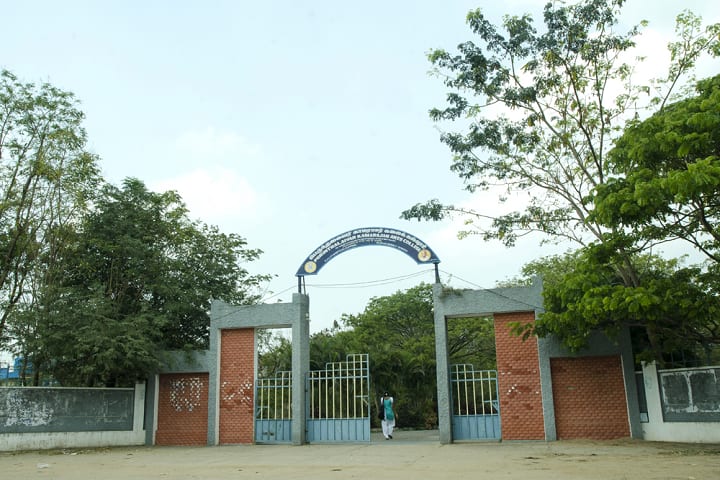 Perunthalaivar Kamarajar Arts College campus in Puducherry, India — photo 1