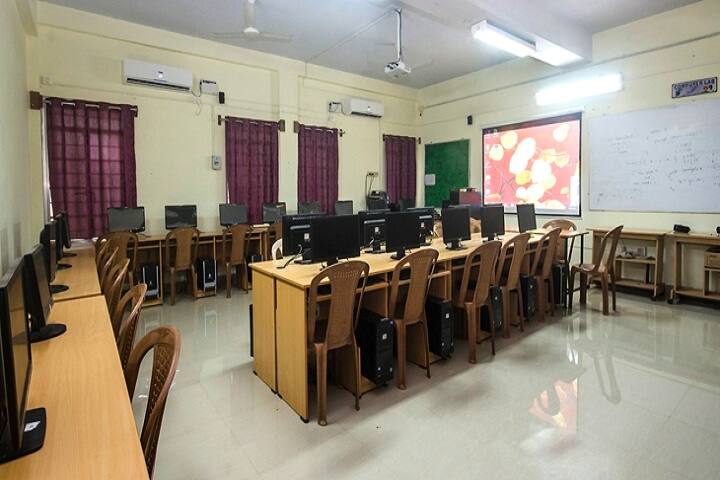 Perunthalaivar Kamarajar Arts College campus in Puducherry, India — photo 6