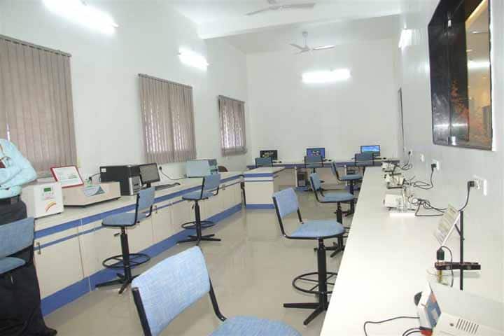 Dhote Bandhu Science College campus in Gondia, Maharashtra, India — photo 3